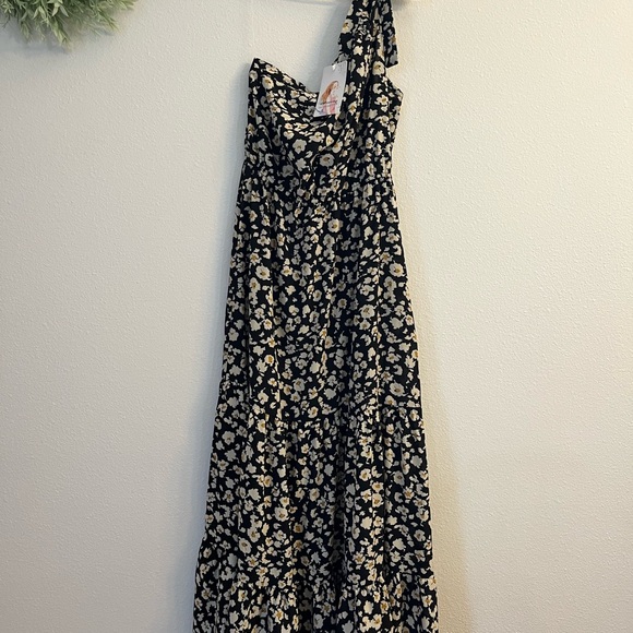 Maxi Floral One Shoulder Dress - Picture 2 of 4